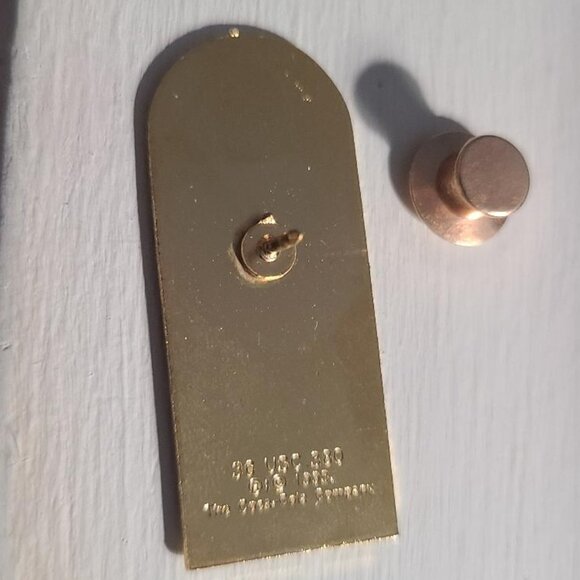 Lillehammer Norway Olympics 1994 Snow Ski Vintage Lapel Pin - Coca Cola Bear Pin - Picture 4 of 4